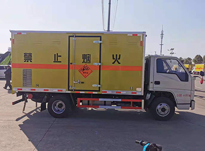 大安爆破器材运输车工人安全操作规范与智能技术保障